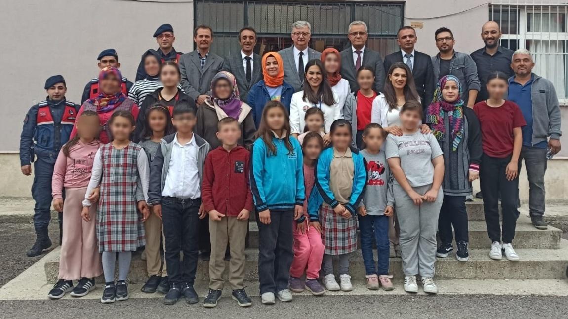 Kandıra Kaymakamımız Ömer Lütfi YARAN ve İlçe Milli Eğitim Müdürümüz Mustafa KIZMAZ okulumuzu ziyaret etti.